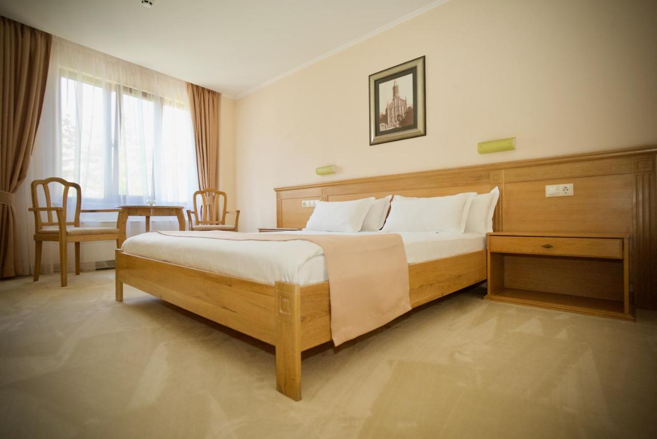 Family Hotel Anna Ruse Bagian luar foto