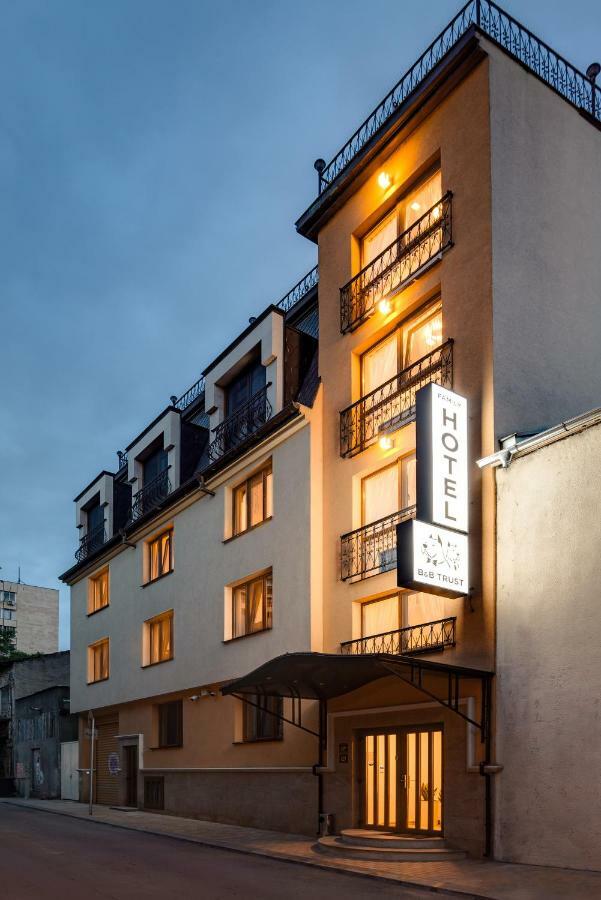 Family Hotel Anna Ruse Bagian luar foto