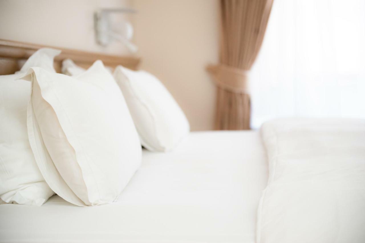 Family Hotel Anna Ruse Bagian luar foto