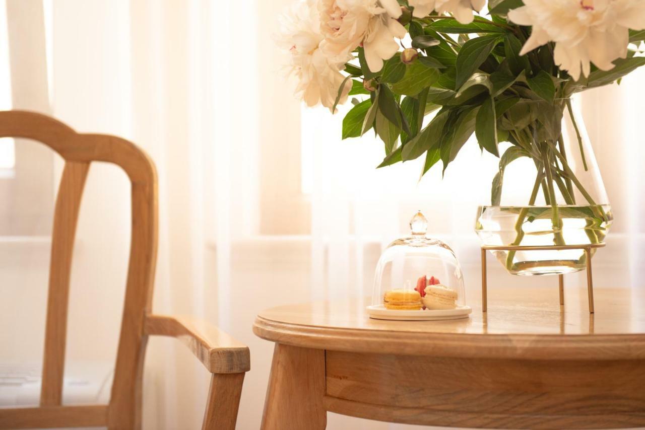 Family Hotel Anna Ruse Bagian luar foto