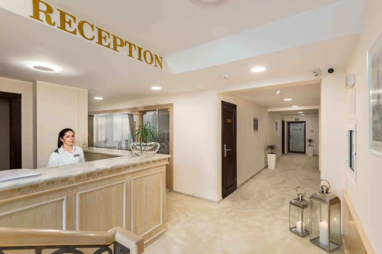 Family Hotel Anna Ruse Bagian luar foto